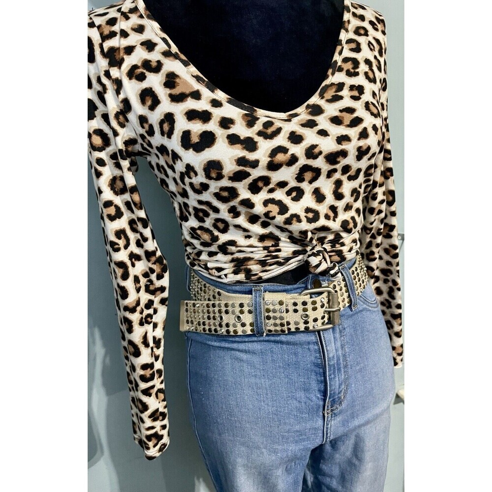 Women’s 3 Piece Outfit SzSm Cheetah Top Studded Belt High Waisted Jeans Sz5 - Picture 3 of 6